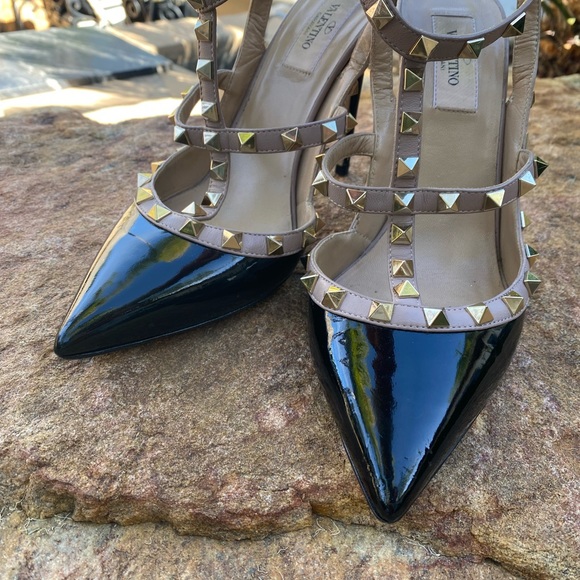 Tan/Black authentic Valentino Garavani rockstud pumps heels that banging combo ! - Picture 6 of 11